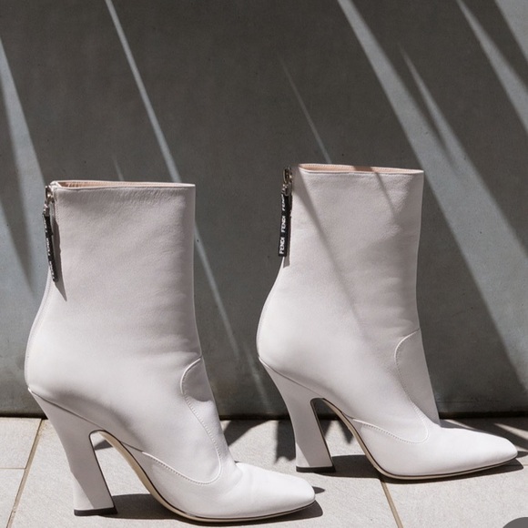FENDI FFREEDOM CALF LEATHER 105 BOOTIES IN WHITE WITH CONTOURED HEEL SIZE 8 1/2 - Picture 3 of 15